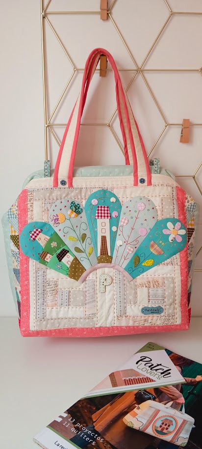 Bolso tote de patchwork en coral y menta, hecho a mano